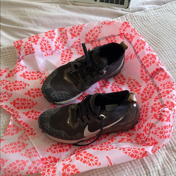 Nike trail running sneakers - Picture 1 of 4